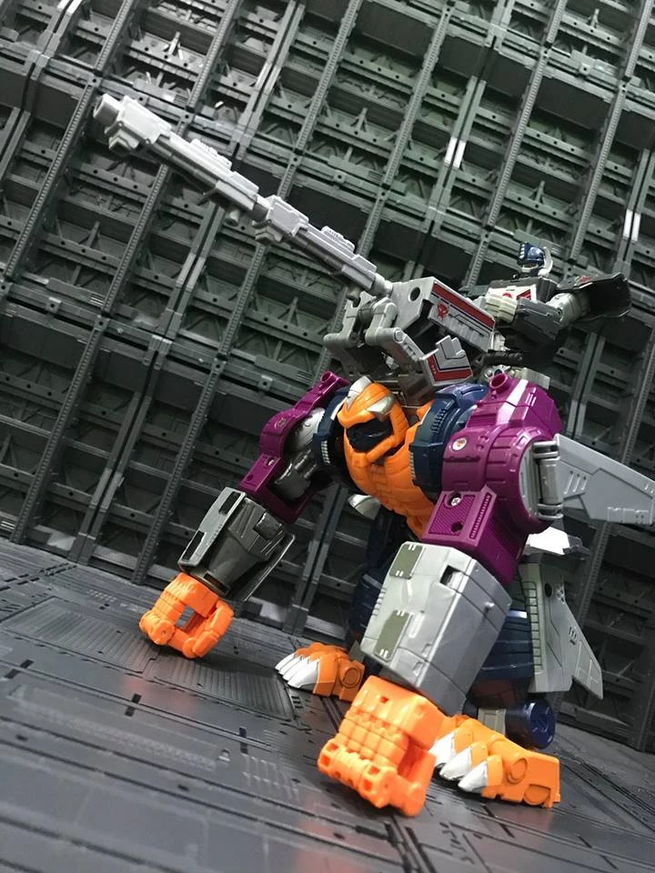 Hasbro PP-27 PP27 Optimal Optimus Power Of Prime Leader Class - Image 5