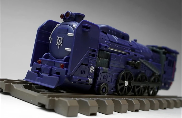 ToyWorld TW-06C Devil Star Astrotrain Comic Version - Image 7