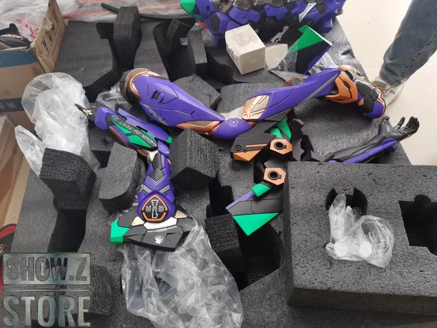 HEAT Studio Custom Made Evangelion Unit 01 Statue - Image 4